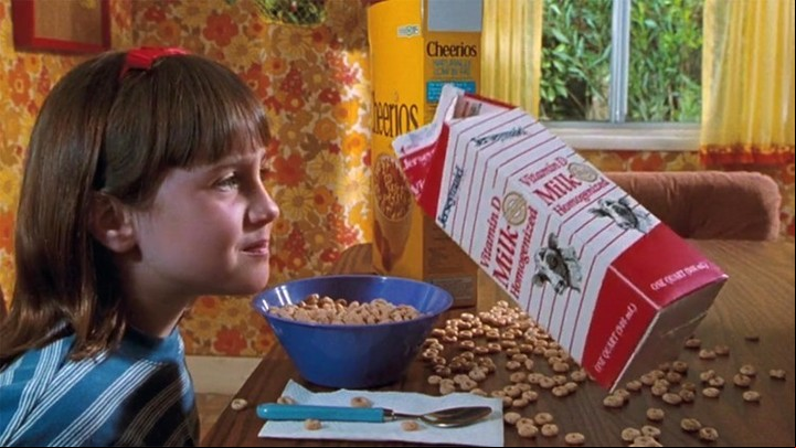 Hoy los efectos de telekinesis de "Matilda" parecen ingenuos, pero eran efectivos. Foto Archivo Clarín