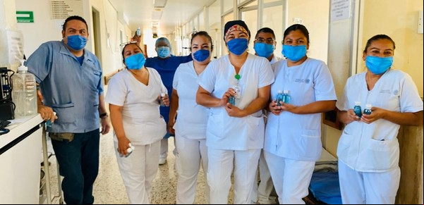 Coronavirus en México:  emprendedores de Oaxaca hacen gel antibacterial con mezcal para donarlo a hospitales