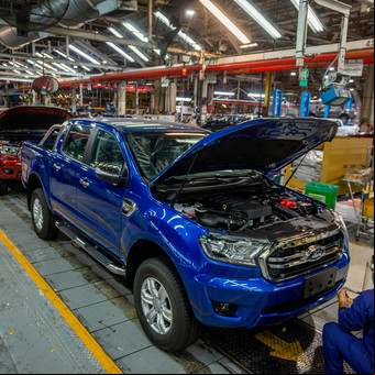 Hacer autos en cuarentena: cómo se fabrica una pickup, la estrella de la industria nacional