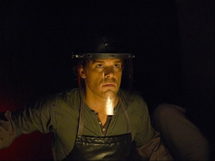 No es actual ni por el coronavirus... Michael C, Hall, en una escena de la serie "Dexter". El actor coprotagoniza "John and the Hole".