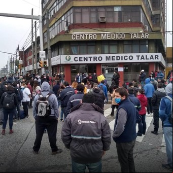 Coronavirus en Argentina: en una clínica de Pacheco con 20 empleados contagiados denuncian que "mezclaron a pacientes de Covid con otros"