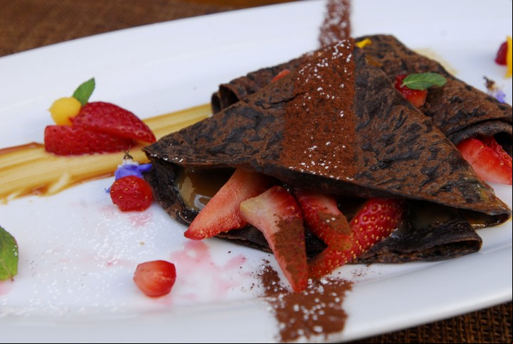 Panqueques de cacao y dulce de leche.