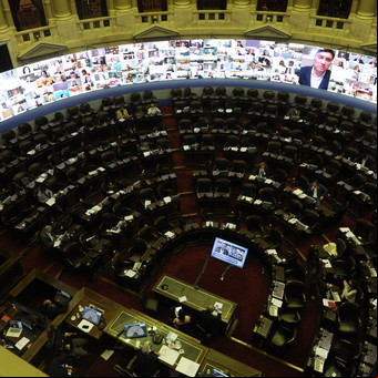 Moratoria: la oposición la apoyaría aunque señala que beneficia a Cristóbal López y pide premios para los que pagan