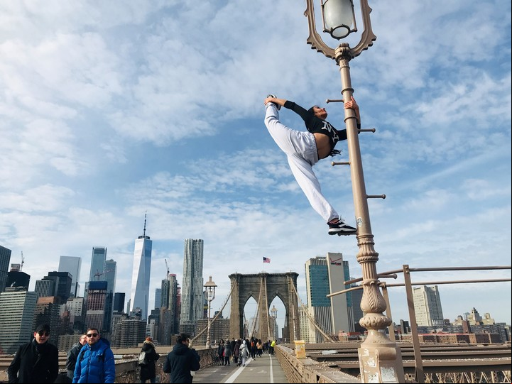Valentina Fernández, figura del Pole Dance, en Nueva York.