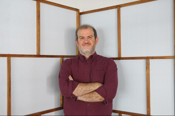 El poeta Santiago Llach.