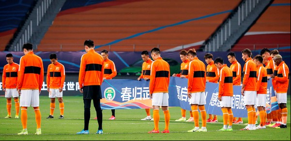 Volvió el fútbol a China: homenajes y prevención en el punto cero de la pandemia