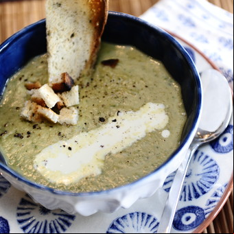 Sopa de arvejas y menta