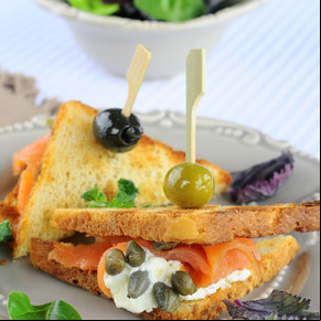 Sándwiches de brioche con crema ácida