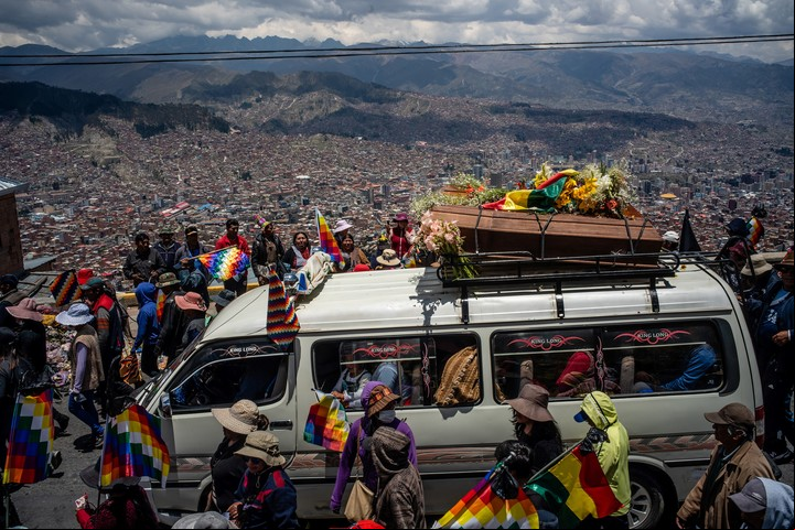 Los ataúdes de los manifestantes muertos . (Federico Ríos/The New York Times)