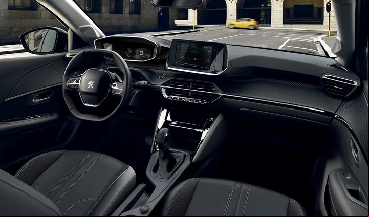 El sistema i-Cockpit del Peugeot 208 ofrece un volante más chico y la lectura del tablero por encima del aro. 208