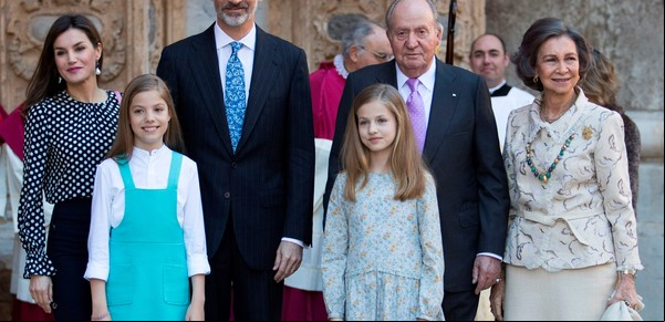 La reina Sofía seguirá en España y mantendrá su actividad institucional pese a la mudanza al exterior de Juan Carlos