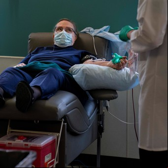 Mientras Trump alaba el plasma, los investigadores luchan para determinar si es efectivo