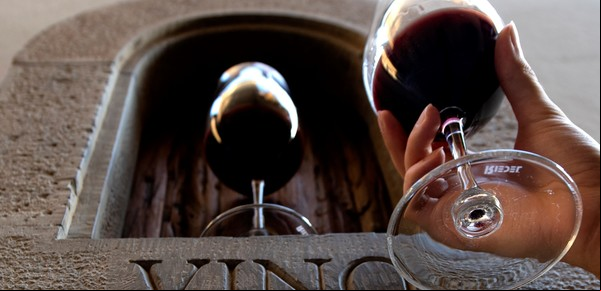 Las ventanas del vino, una tradición del siglo XVI que se pone de moda en Florencia por el coronavirus