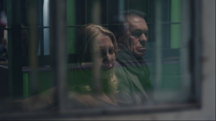 Cecilia Roth y Miguel Angel Solá, el matrimonio de clase media alta que enfrenta distintas irregularidades en el seno de su hogar. FOTO: NETFLIX