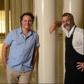 Los hermanos Petersen ahora hacen delivery de pizza y milanesa