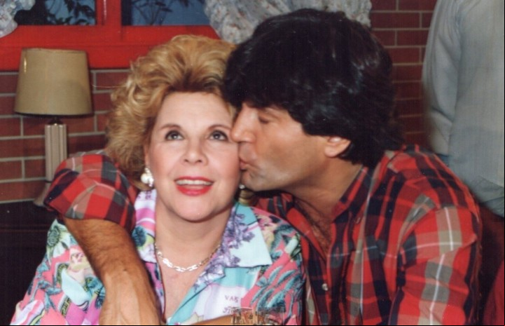 Mabel Landó, la madre de Carlos Calvo en "Amigos son los amigos".