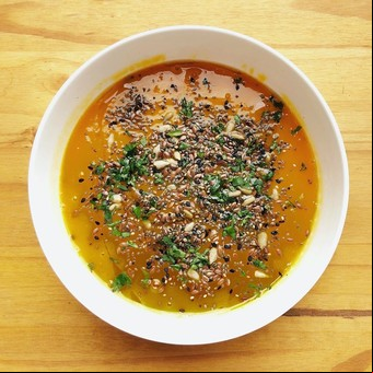Sopa de zanahoria y tomates