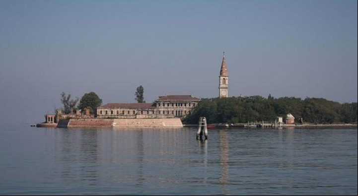Isla de Poveglia (Italia) (La Vanguardia).