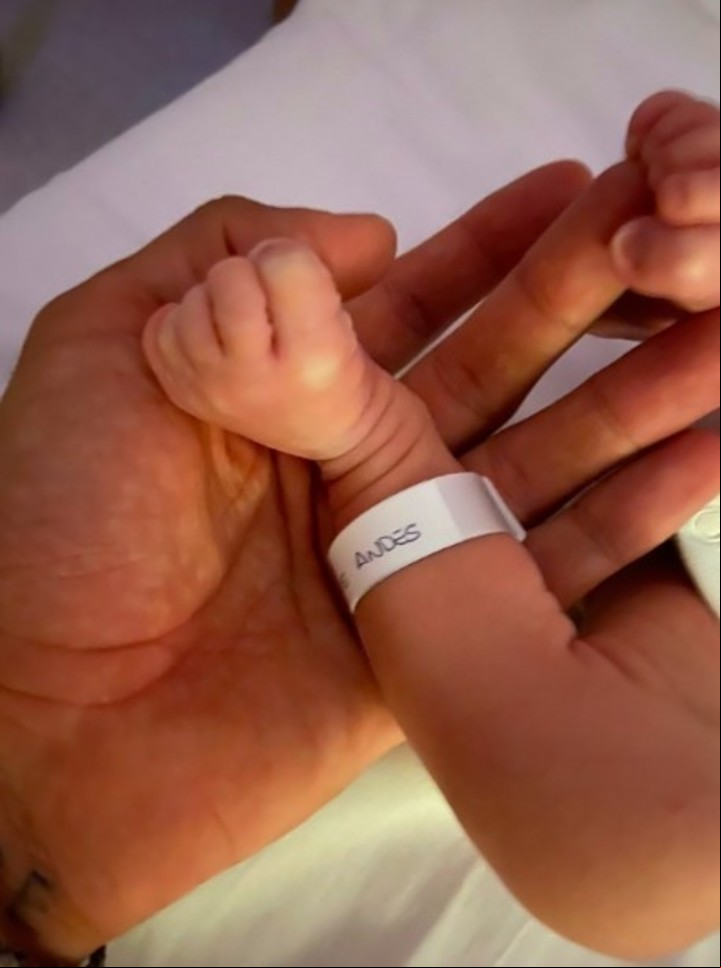 Primeras horas del bebé, todavía en el hospital. ¿Cuál es el nombre?