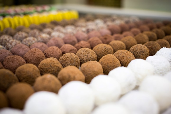 Las trufas creadas por el chef Damián Betular. Foto Gentileza Duhau Patisserie
