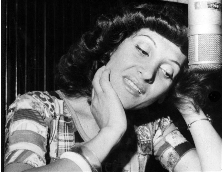 El tono inconfundible, el de la recordada Betty Elizalde.