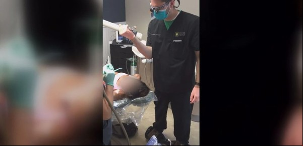 Dentista psicópata: extraía dientes a sus pacientes subido en una patineta eléctrica