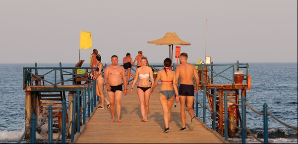La guerra confina a turistas ucranianos y rusos en resorts egipcios