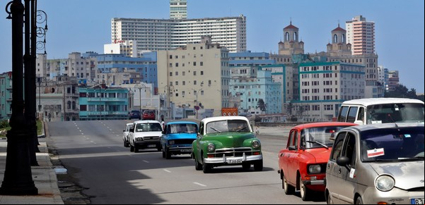 El espejo de Cuba: desarraigos muy cercanos