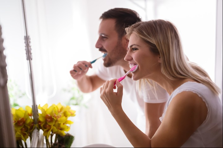 Cepillarse los dientes eliminará la aparición de sarro. Foto: Shutterstock.