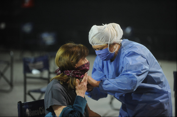 Mantener a la gripe bajo control ya es un beneficio en el marco de la pandemia de coronavirus. Foto Guillermo Rodríguez Adami.