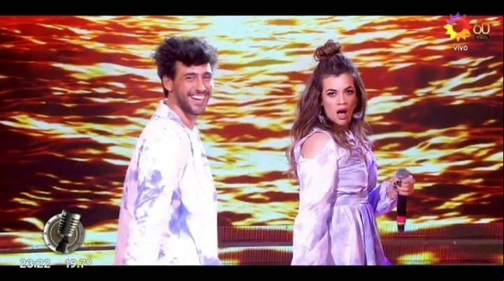 Lizardo Ponce y Anto Cirillo interpretaron un tema de Maluma en Cantando 2020. Captura TV.