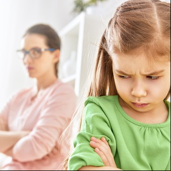 "Haceme caso que soy tu madre", "portate bien" y otras frases que frustran a los chicos