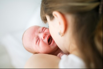 El drama digestivo que afecta a la mitad de los bebés y hasta les dificulta la respiración