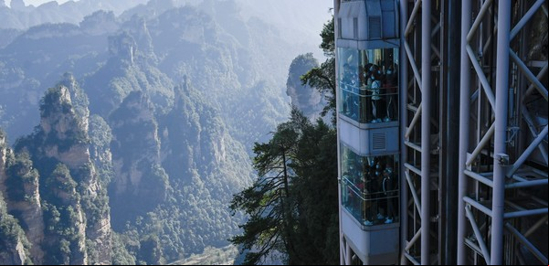 Se llama "Cien dragones", es el mayor ascensor del mundo y tiene vistas a los paisajes de "Avatar"