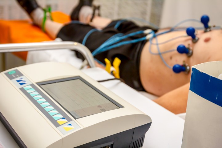 Conocer el riesgo y la edad estimada del corazón puede favorecer la consulta médica y el cambio de hábitos. Foto Shutterstock.