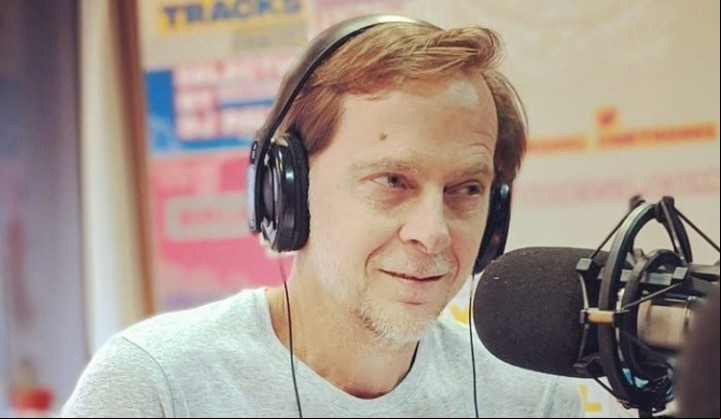 Matías Martin va de 13 a 17, en una programación que por ahora se completará con la emisión de música. (Instagram)