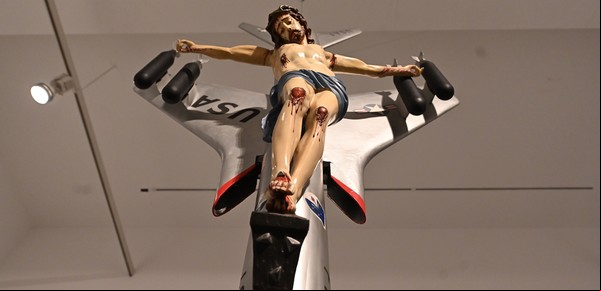 La muestra antirreligiosa de León Ferrari en Madrid ya tiene 10.000 firmas en contra y una denuncia: la quieren cerrar