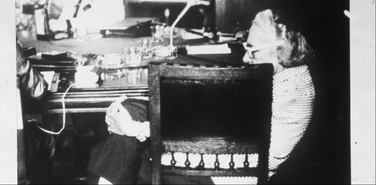 Victoria Ocampo en la redacción de la revista Sur.