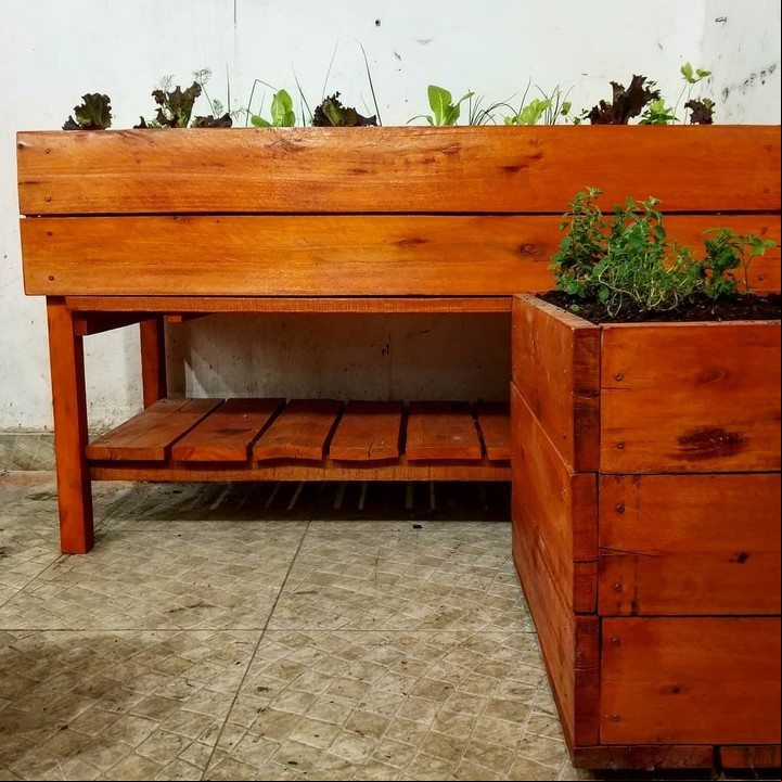 Huerto en casa: beneficios y cómo empezar uno. Hay mesas de cultivo de distintos tamaños y diseños. /Foto: Archivo Clarín.