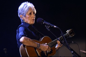 Joan Baez revela un abuso de su padre y recuerda el dolor por su ruptura con Bob Dylan