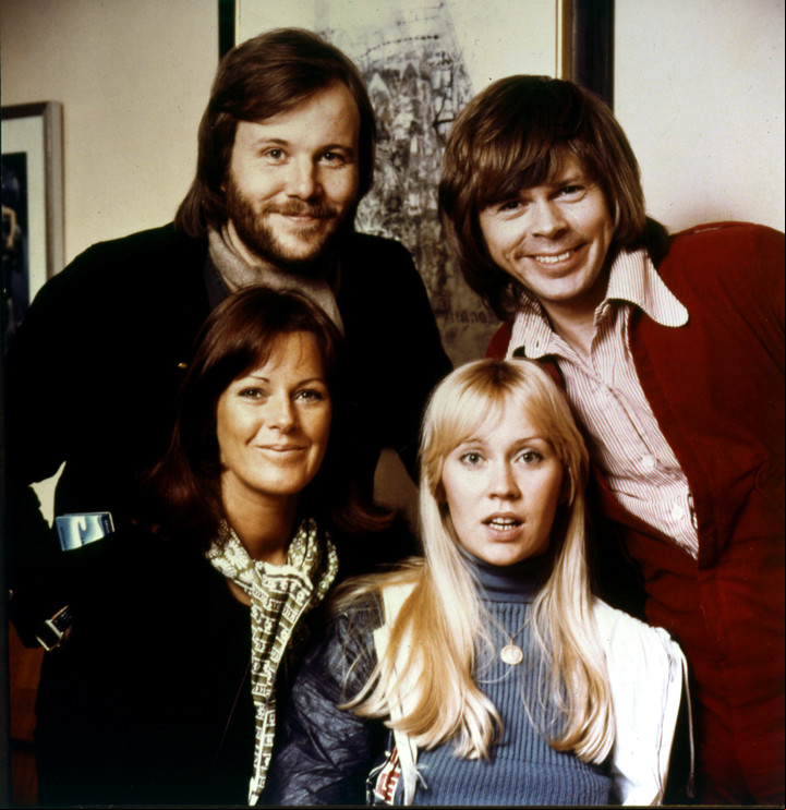 la formación de ABBA: Bjorn Ulvaeus, atrás a la izquierda, Benny Andersson, atrás a la derecha, Agnetha Faltskog, al frente a la izquierda, y Anni-Frid Lyngstad. Foto: AP