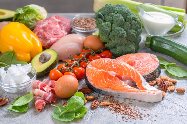 Frutas, verduras y grasas saludables, amigas del corazón. Foto Shutterstock.
