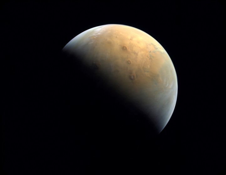 Imagen tomada por la sonda espacial emiratí Hope de Marte (EFE).