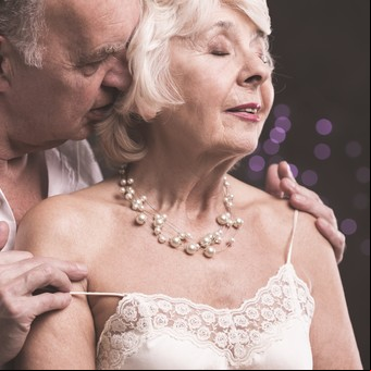 Sexo en la tercera edad: una guía oficial dice que "el orgasmo se alcanza toda la vida" y que "la masturbación puede ser saludable"