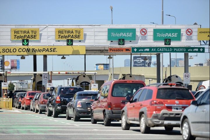Las cabinas de peaje en la autopista Illia, próximas a desaparecer. Foto: Andrés D’Elia