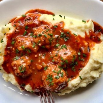 Albóndigas de pollo con puré de papa