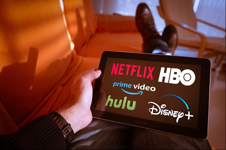 La medida de AFIP afecta los consumos dolarizados que se realizan por los abonos Netflix, Spotify y otros . Foto Shutterstock