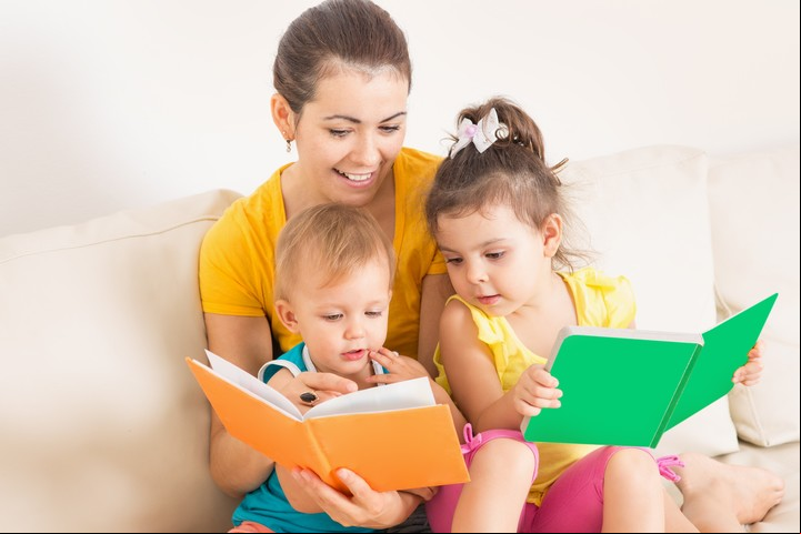 ¿Qué mejor que asociar a la experiencia de la sorpresa, la novedad, el descubrimiento y la expectativa el o con los libros y la literatura? Foto: ilustración Shutterstock.
