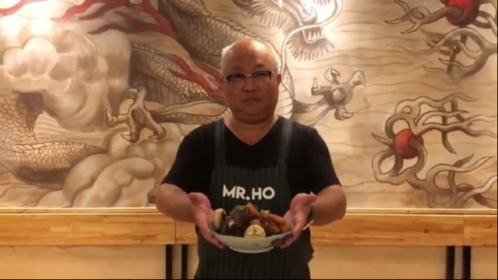 Joong Hee Ho, de la colectividad coreana.