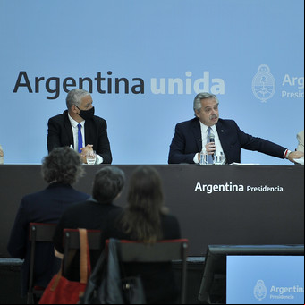Alberto Fernández entregó premios a Madres y Abuelas de Plaza de Mayo con un guiño a Cristina Kirchner